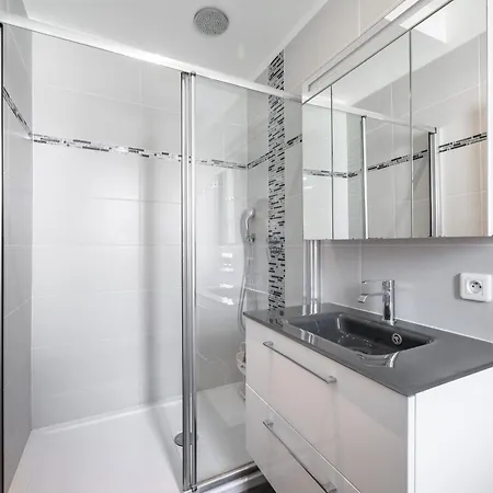 Apartament Le Botta, Spacieux Famillial, Centre De Menton, Jardins Bioves, A 5 Minutes De La Mentona