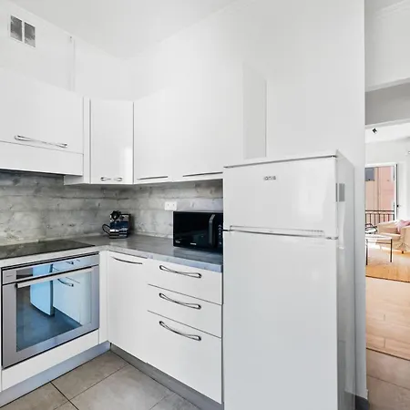 Le Botta, Spacieux Famillial, Centre De Menton, Jardins Bioves, A 5 Minutes De La Apartment *