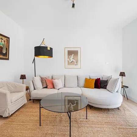 Le Botta, Spacieux Famillial, Centre De Menton, Jardins Biovès, à 5 Minutes De La * Menton