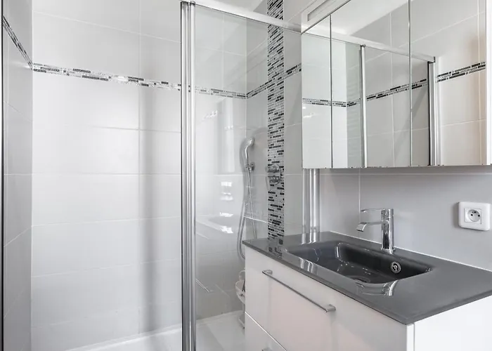 Apartment Le Botta, Spacieux Famillial, Centre De Menton, Jardins Bioves, A 5 Minutes De La Menton